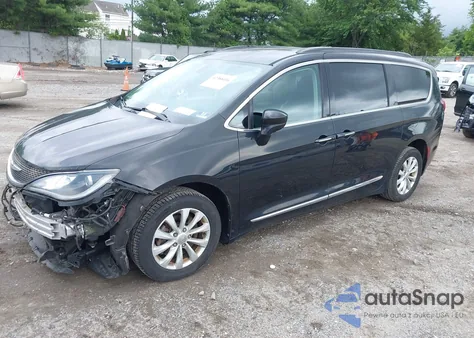 2017 Chrysler Pacifica Touring-L z USA, uszkodzony, nr VIN 2C4RC1BG1HR532891